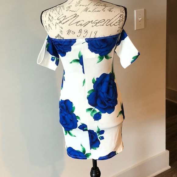 ⭐️ Skintight Blue Floral Dress - Picture 3 of 3